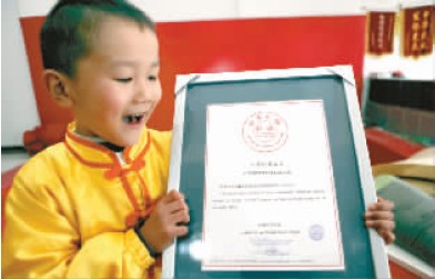 6岁男童柔韧度破世界记录 梦想上央视春晚