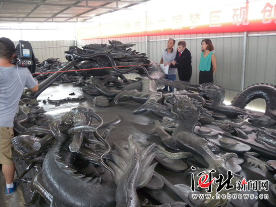 保定龙腾盛世中国梦巨砚创世界最长砚台纪录 保定龙腾盛世中国梦巨砚创世界最长砚台纪录