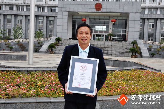 世界上龙的色彩最多的彩色长卷龙画